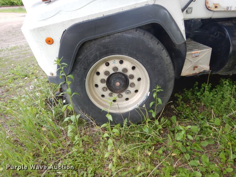 image for item GA9027 1992 Mack RD690S  dump truck