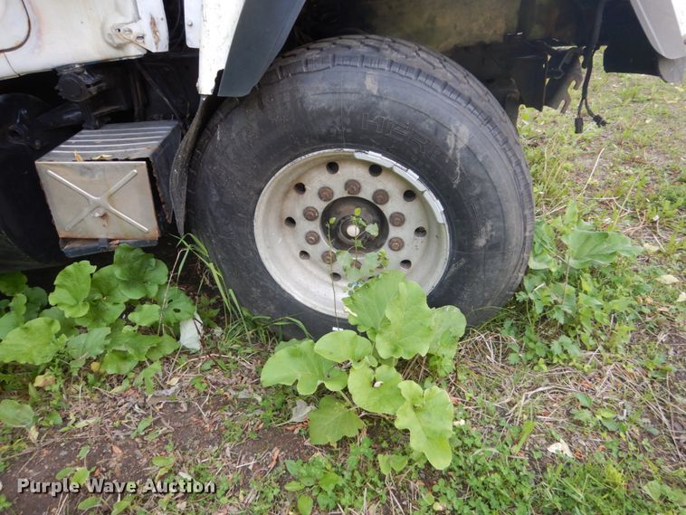 image for item GA9027 1992 Mack RD690S  dump truck