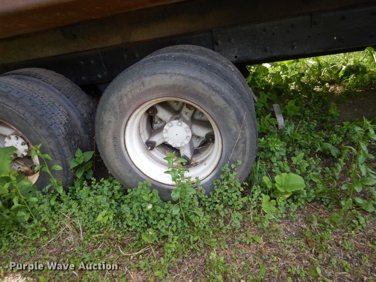 image for item GA9027 1992 Mack RD690S  dump truck