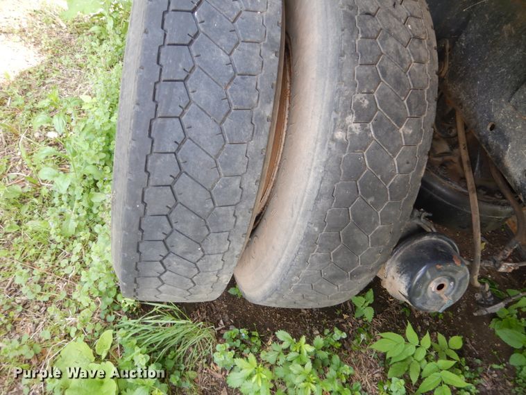 image for item GA9027 1992 Mack RD690S  dump truck