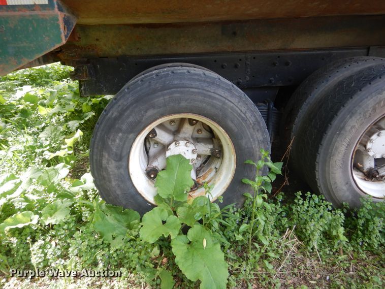 image for item GA9027 1992 Mack RD690S  dump truck