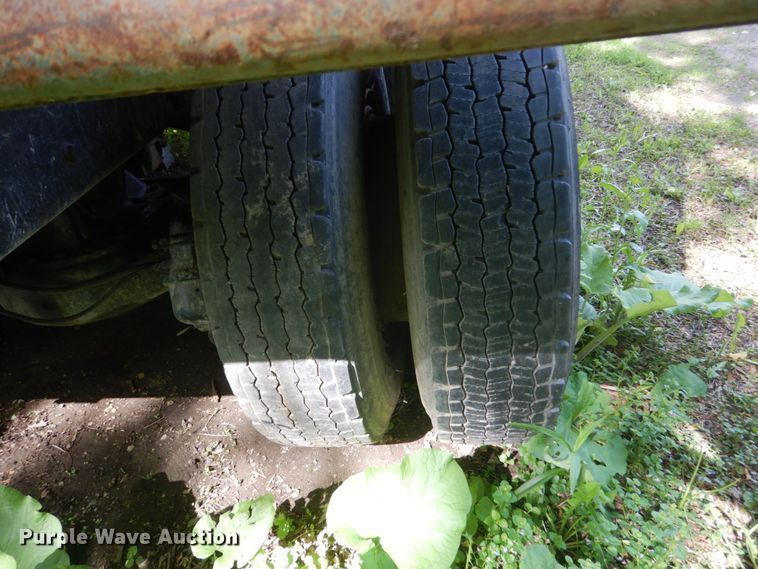 image for item GA9027 1992 Mack RD690S  dump truck