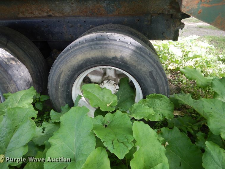 image for item GA9027 1992 Mack RD690S  dump truck