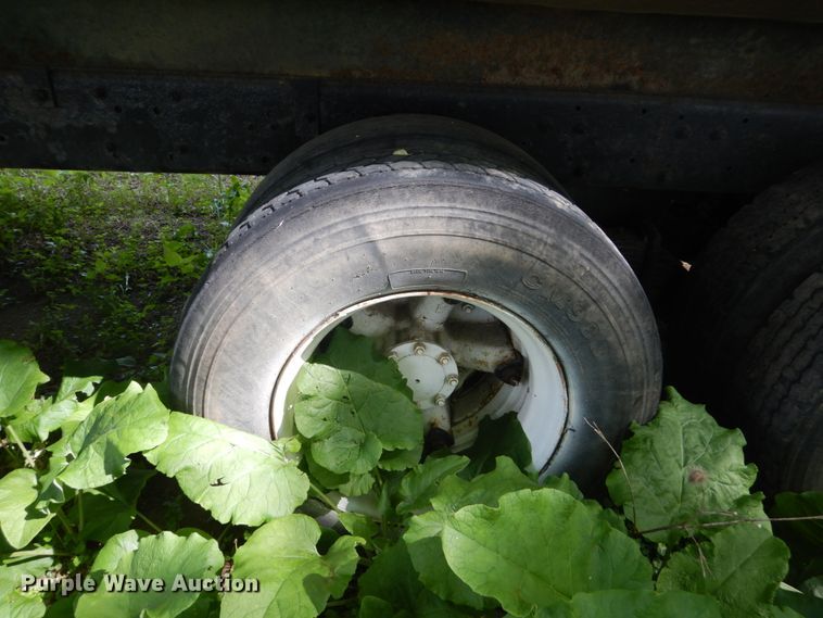 image for item GA9027 1992 Mack RD690S  dump truck