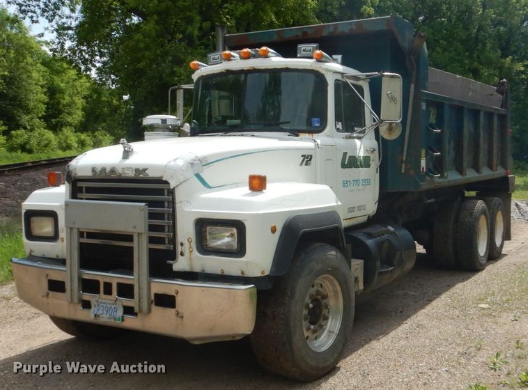 image for item GA9028 1995 Mack RD690S  dump truck