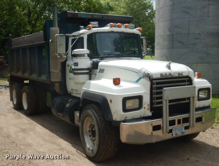 image for item GA9028 1995 Mack RD690S  dump truck