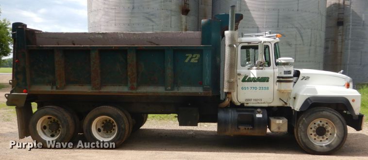 image for item GA9028 1995 Mack RD690S  dump truck