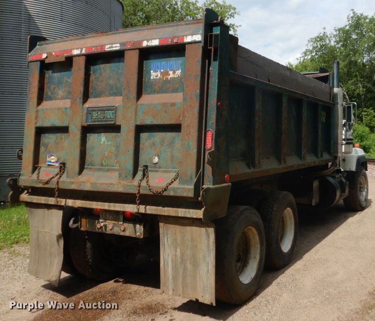 image for item GA9028 1995 Mack RD690S  dump truck