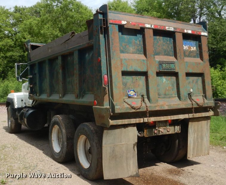 image for item GA9028 1995 Mack RD690S  dump truck