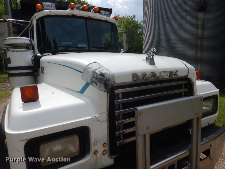 image for item GA9028 1995 Mack RD690S  dump truck