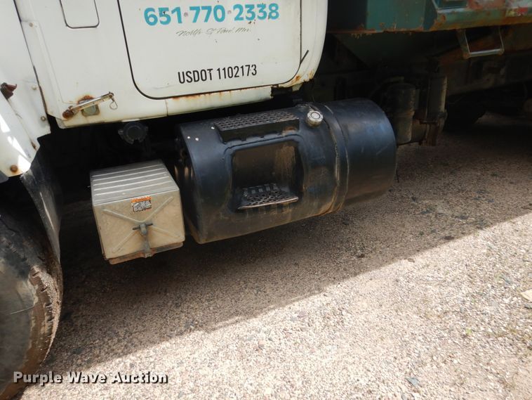 image for item GA9028 1995 Mack RD690S  dump truck