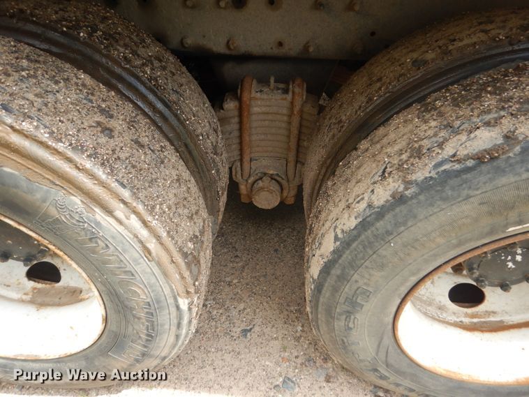 image for item GA9028 1995 Mack RD690S  dump truck