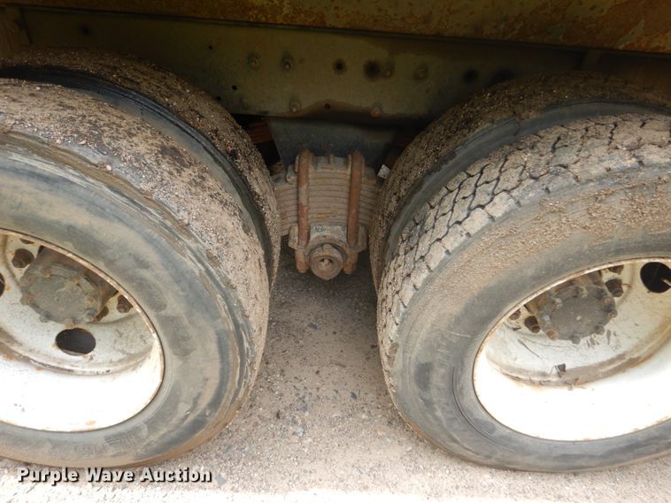 image for item GA9028 1995 Mack RD690S  dump truck