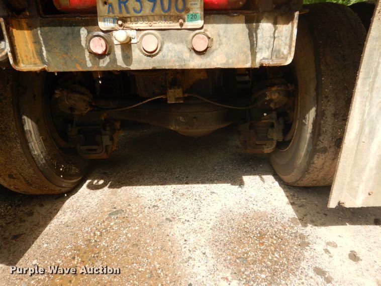 image for item GA9028 1995 Mack RD690S  dump truck