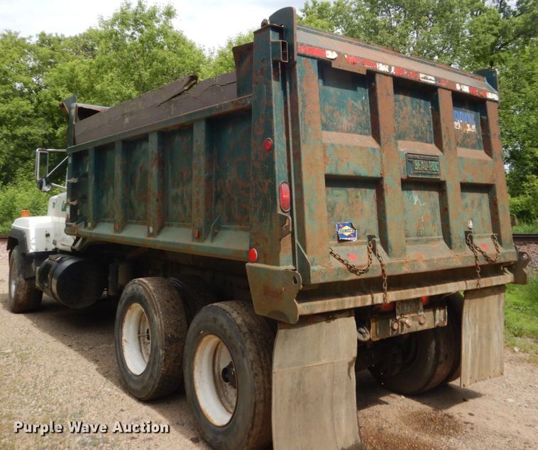 image for item GA9028 1995 Mack RD690S  dump truck