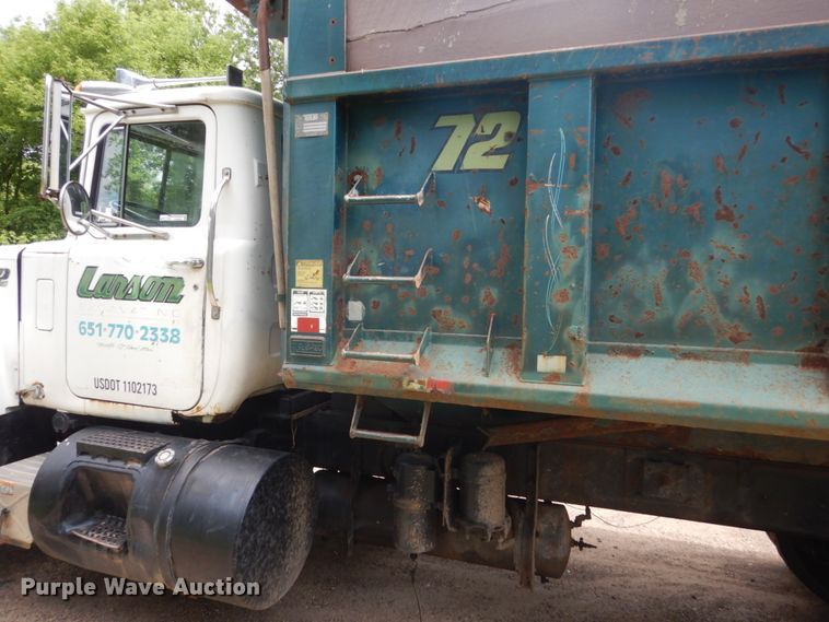 image for item GA9028 1995 Mack RD690S  dump truck