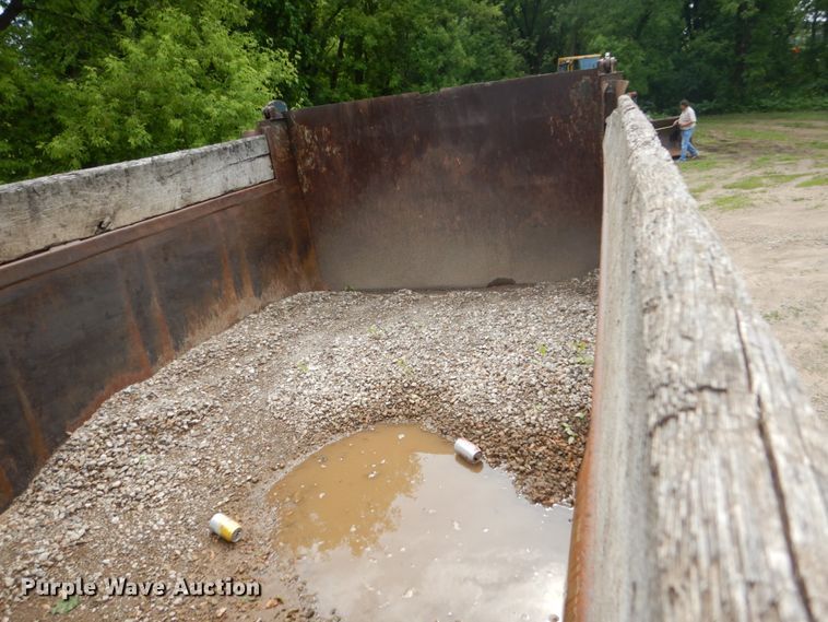 image for item GA9028 1995 Mack RD690S  dump truck