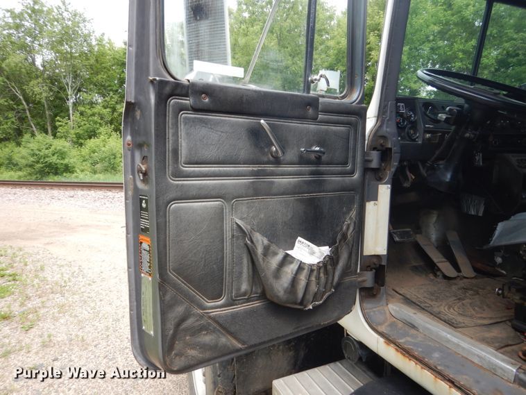 image for item GA9028 1995 Mack RD690S  dump truck
