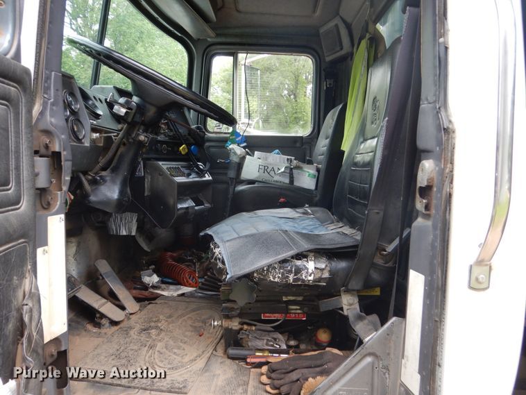 image for item GA9028 1995 Mack RD690S  dump truck