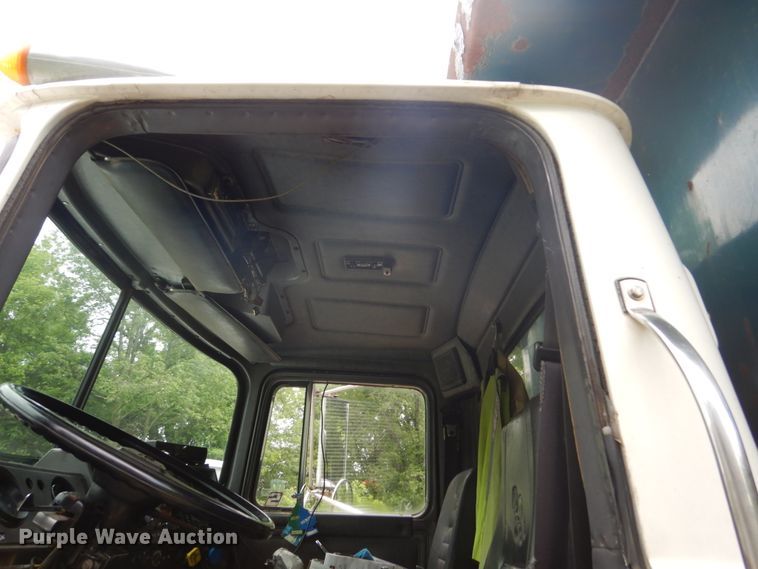 image for item GA9028 1995 Mack RD690S  dump truck