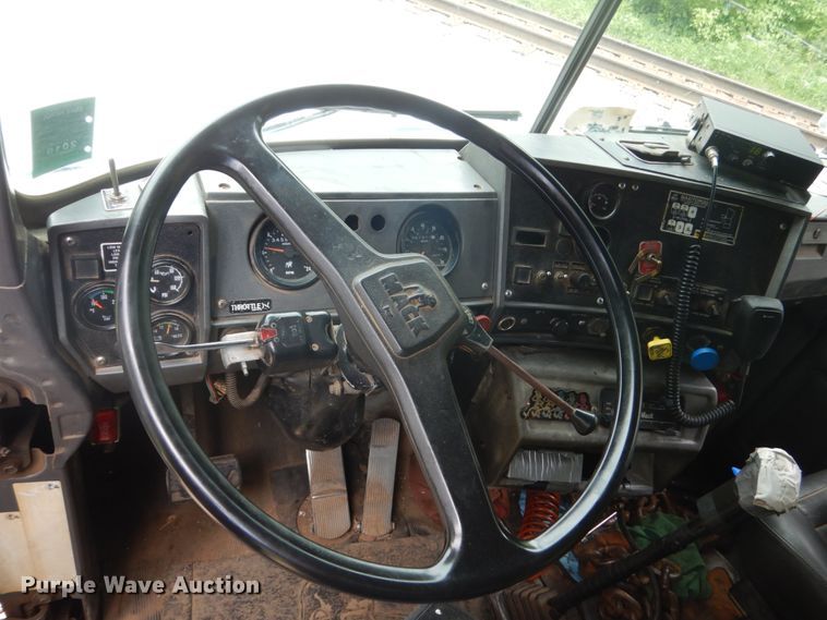 image for item GA9028 1995 Mack RD690S  dump truck