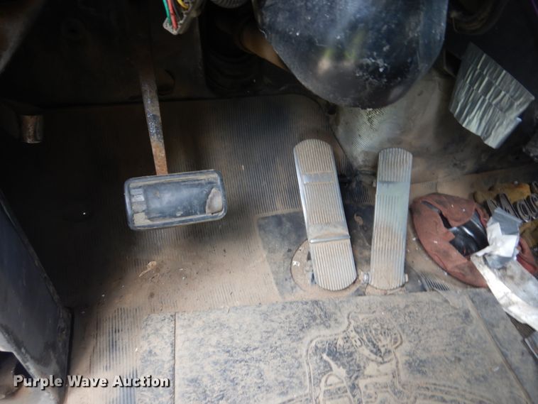 image for item GA9028 1995 Mack RD690S  dump truck