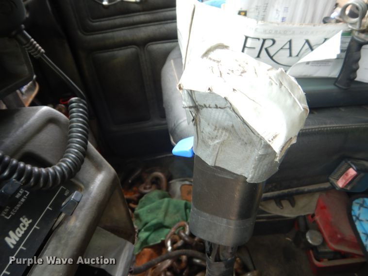 image for item GA9028 1995 Mack RD690S  dump truck