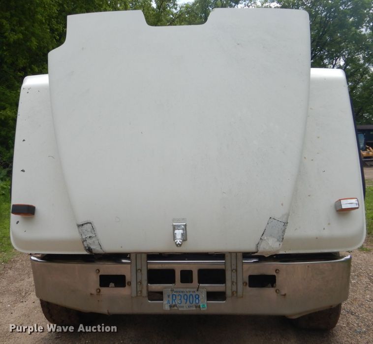 image for item GA9028 1995 Mack RD690S  dump truck