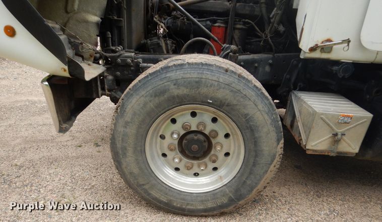 image for item GA9028 1995 Mack RD690S  dump truck