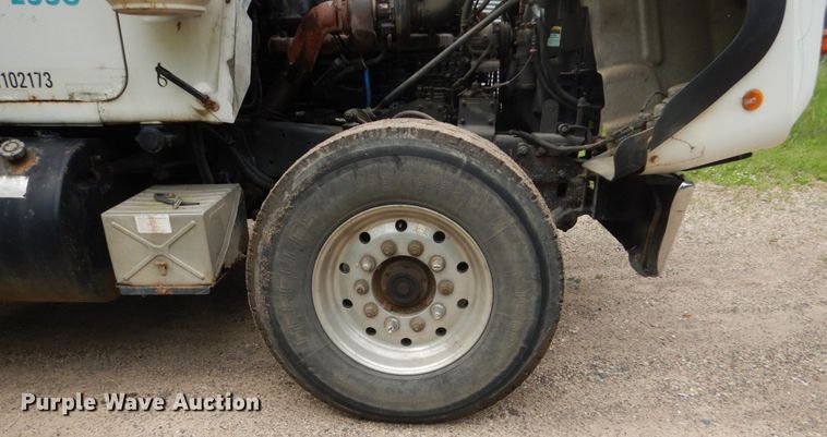 image for item GA9028 1995 Mack RD690S  dump truck