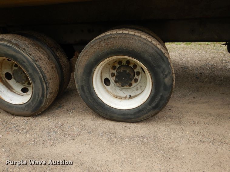 image for item GA9028 1995 Mack RD690S  dump truck