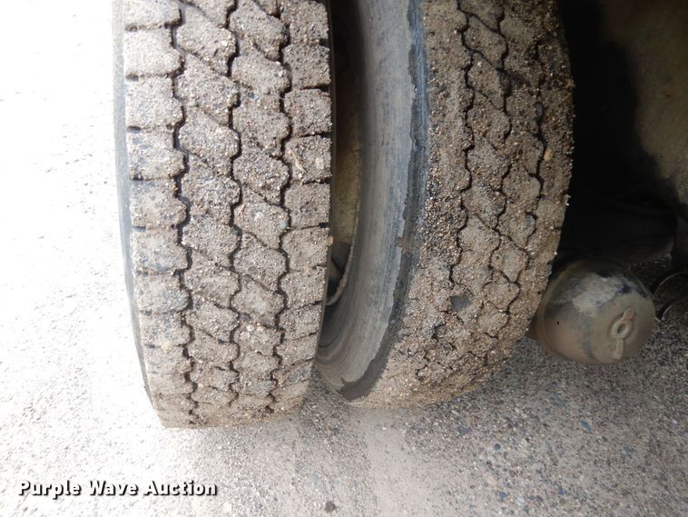 image for item GA9028 1995 Mack RD690S  dump truck