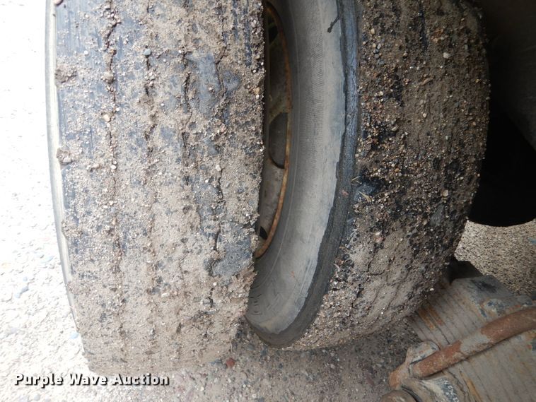 image for item GA9028 1995 Mack RD690S  dump truck