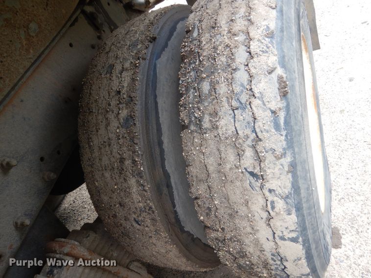 image for item GA9028 1995 Mack RD690S  dump truck