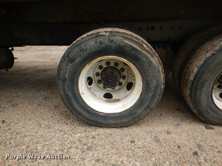 image for item GA9028 1995 Mack RD690S  dump truck