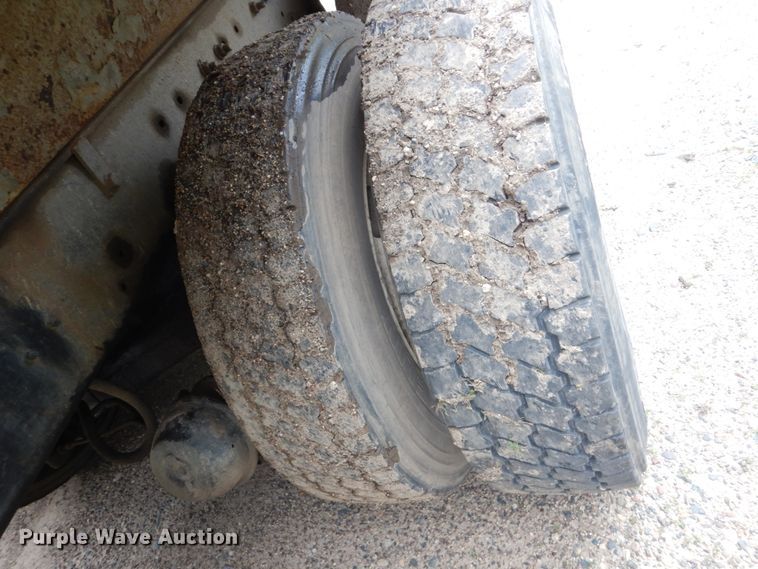 image for item GA9028 1995 Mack RD690S  dump truck