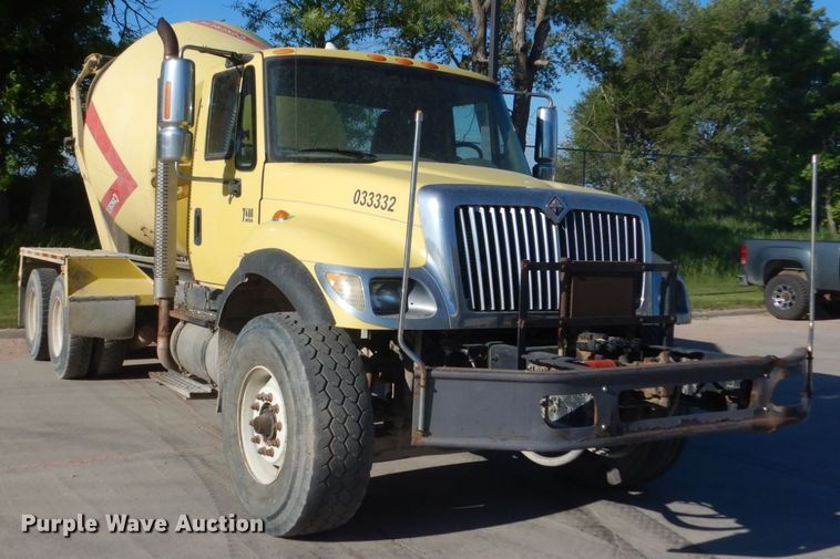 image for item GA9032 2005 International 7400  ready mix truck