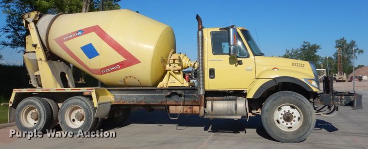 image for item GA9032 2005 International 7400  ready mix truck