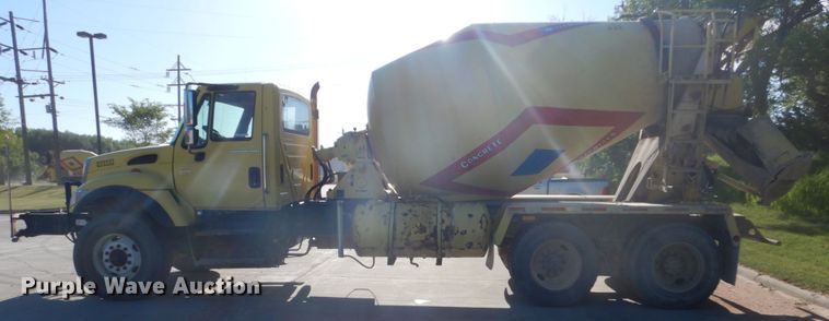 image for item GA9032 2005 International 7400  ready mix truck
