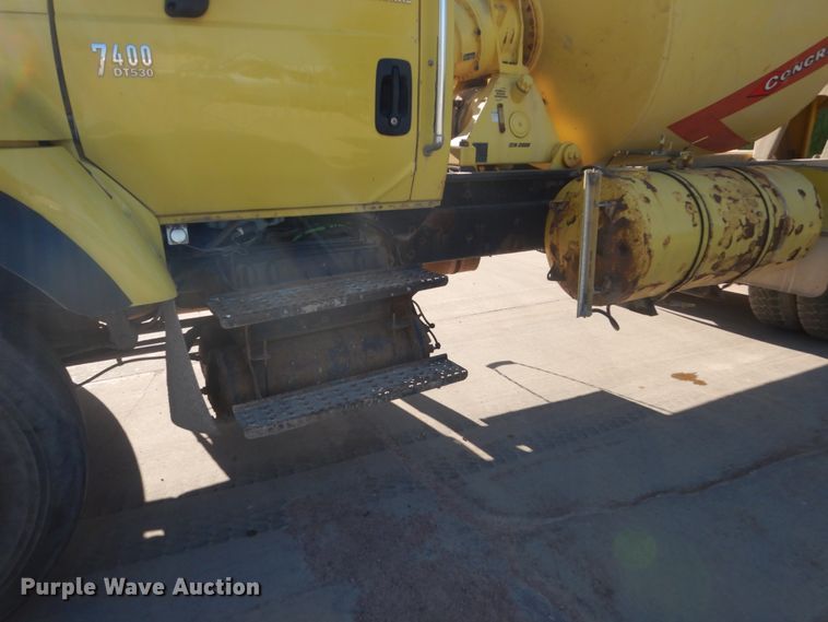 image for item GA9032 2005 International 7400  ready mix truck