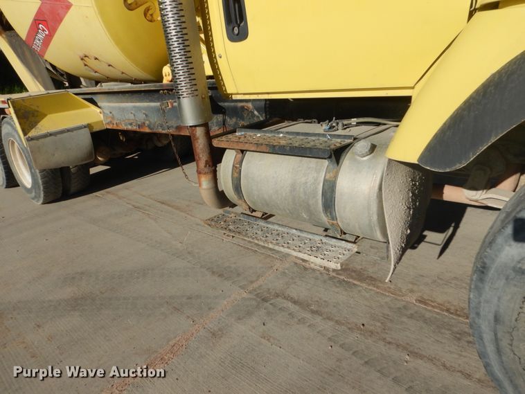 image for item GA9032 2005 International 7400  ready mix truck