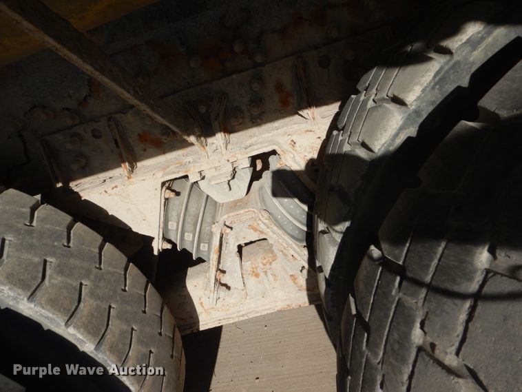 image for item GA9032 2005 International 7400  ready mix truck