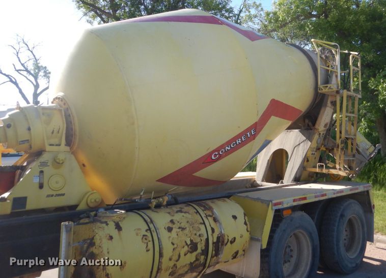 image for item GA9032 2005 International 7400  ready mix truck