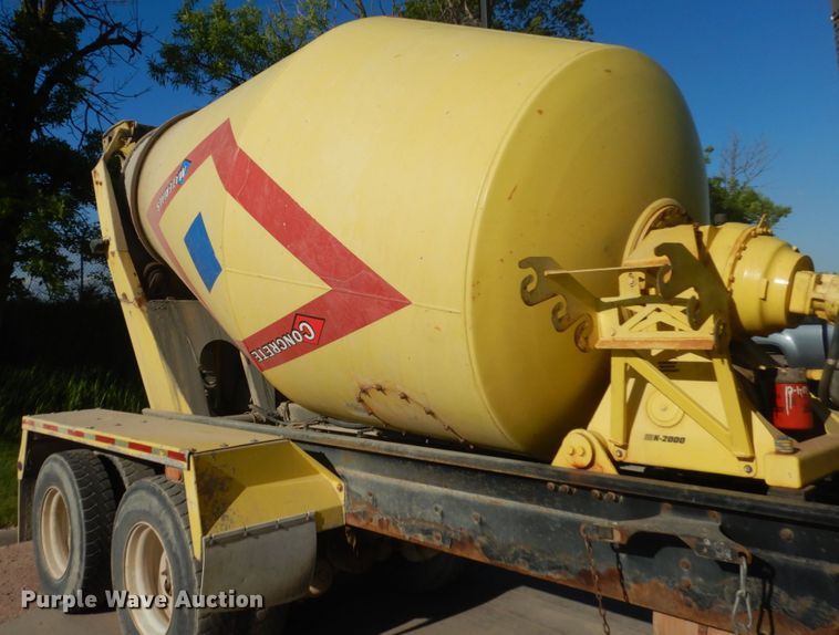 image for item GA9032 2005 International 7400  ready mix truck