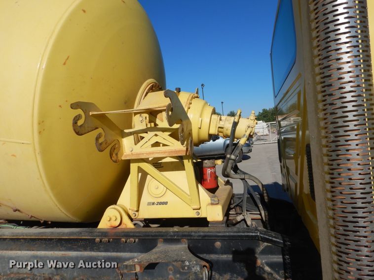 image for item GA9032 2005 International 7400  ready mix truck