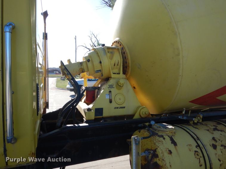 image for item GA9032 2005 International 7400  ready mix truck