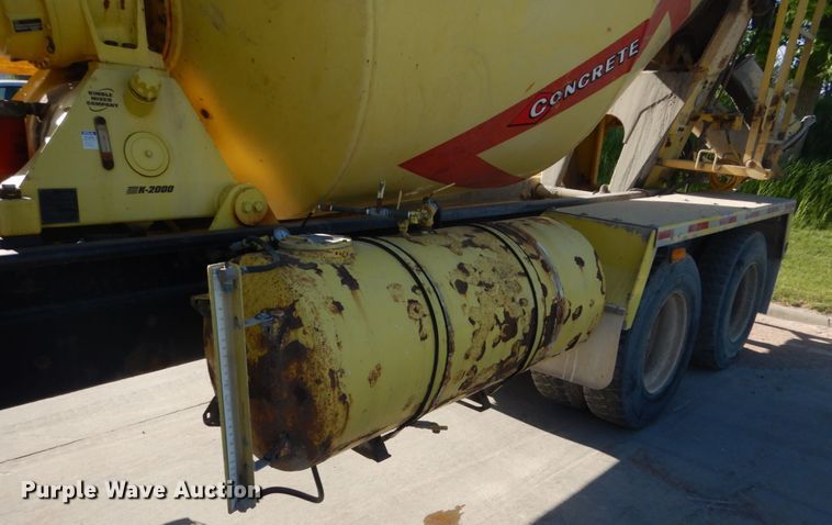 image for item GA9032 2005 International 7400  ready mix truck