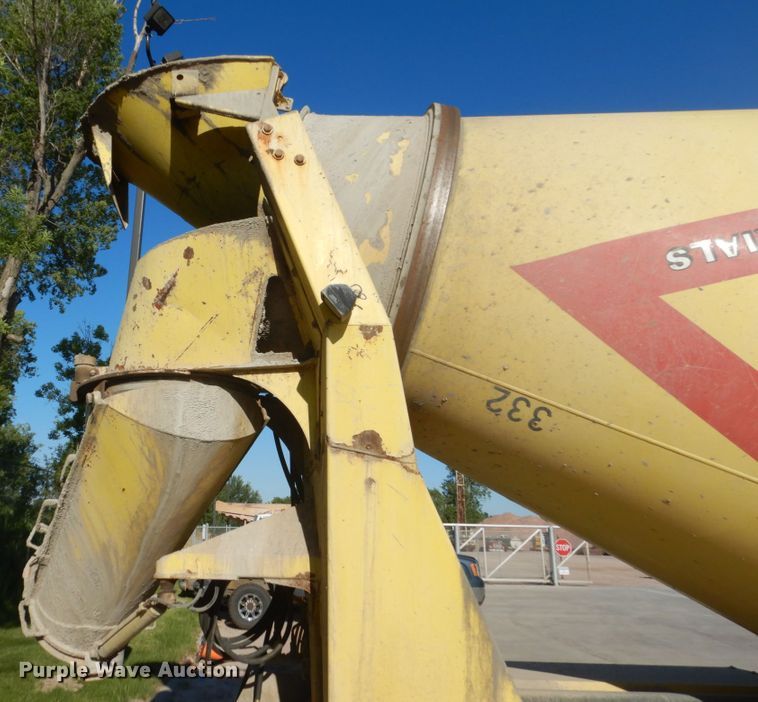 image for item GA9032 2005 International 7400  ready mix truck