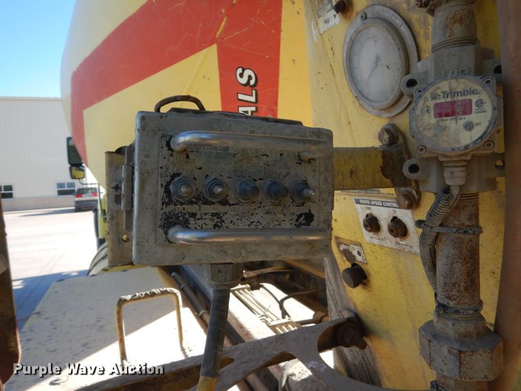 image for item GA9032 2005 International 7400  ready mix truck