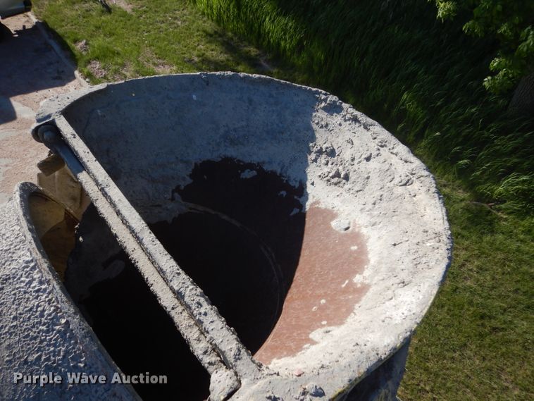 image for item GA9032 2005 International 7400  ready mix truck